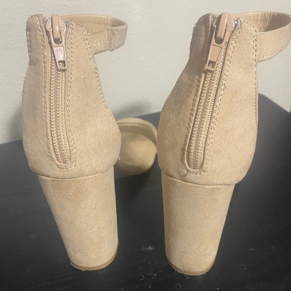 Nude suede heels- size 8 - Picture 7 of 11